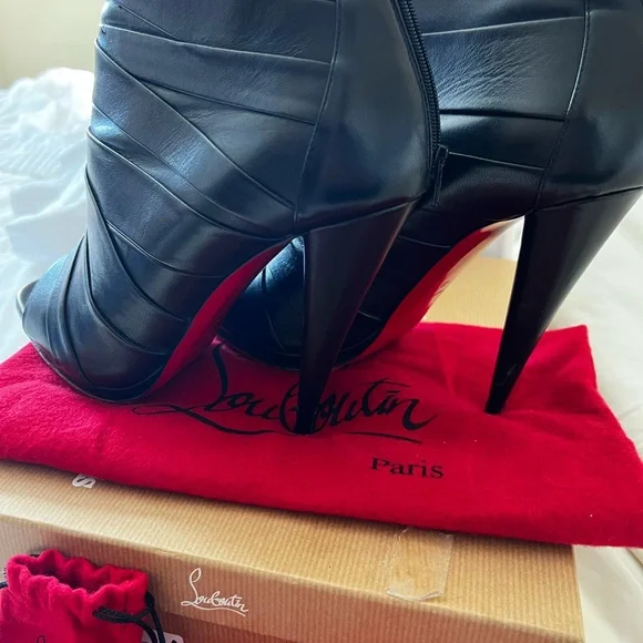 *SOLD*Christian Louboutin Drapicone Leather Heels 👠 - Picture 3 of 13